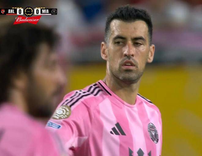 爱游戏在线-王牌球员的超凡表现赢得掌声