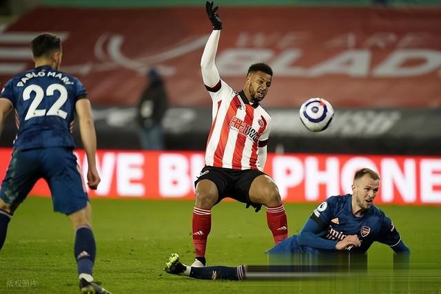 爱游戏官方-谢菲联中场开出任意球,助球队领先比分的简单介绍