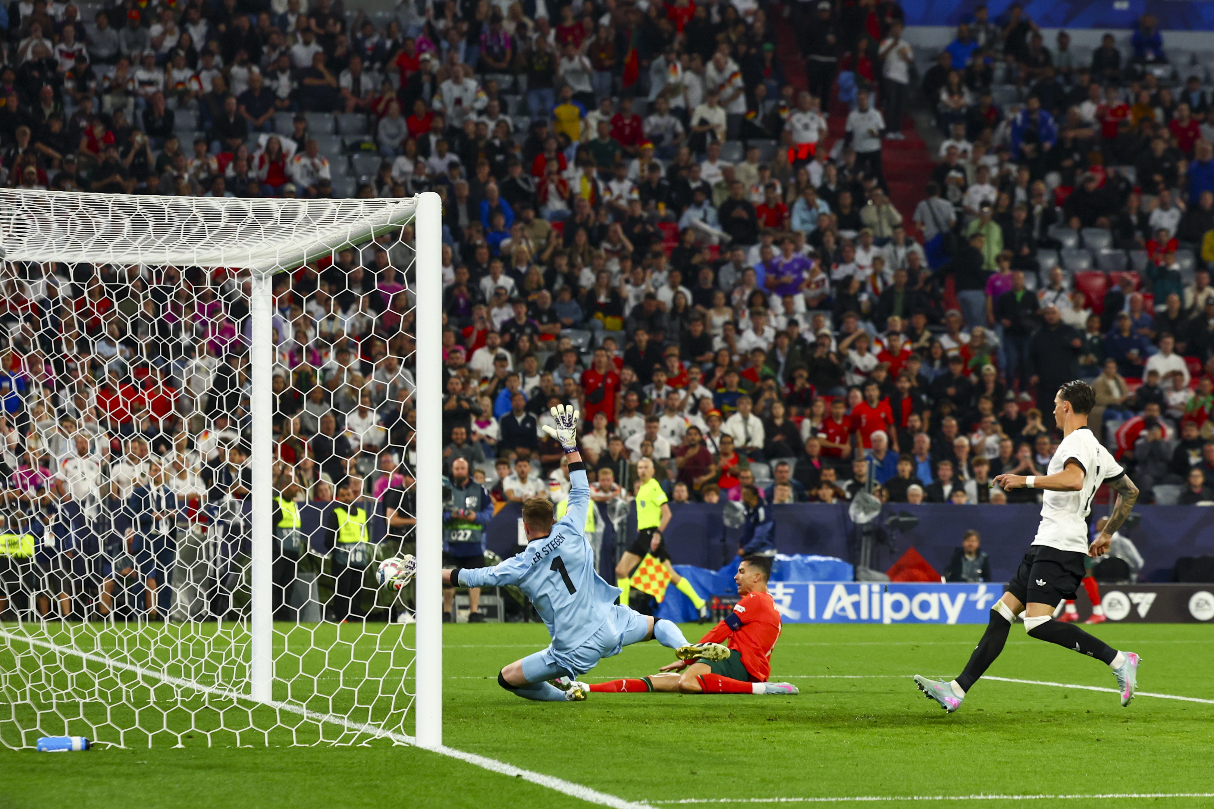 爱游戏培训-包含欧洲预选赛实况:各路豪强争夺晋级权的词条