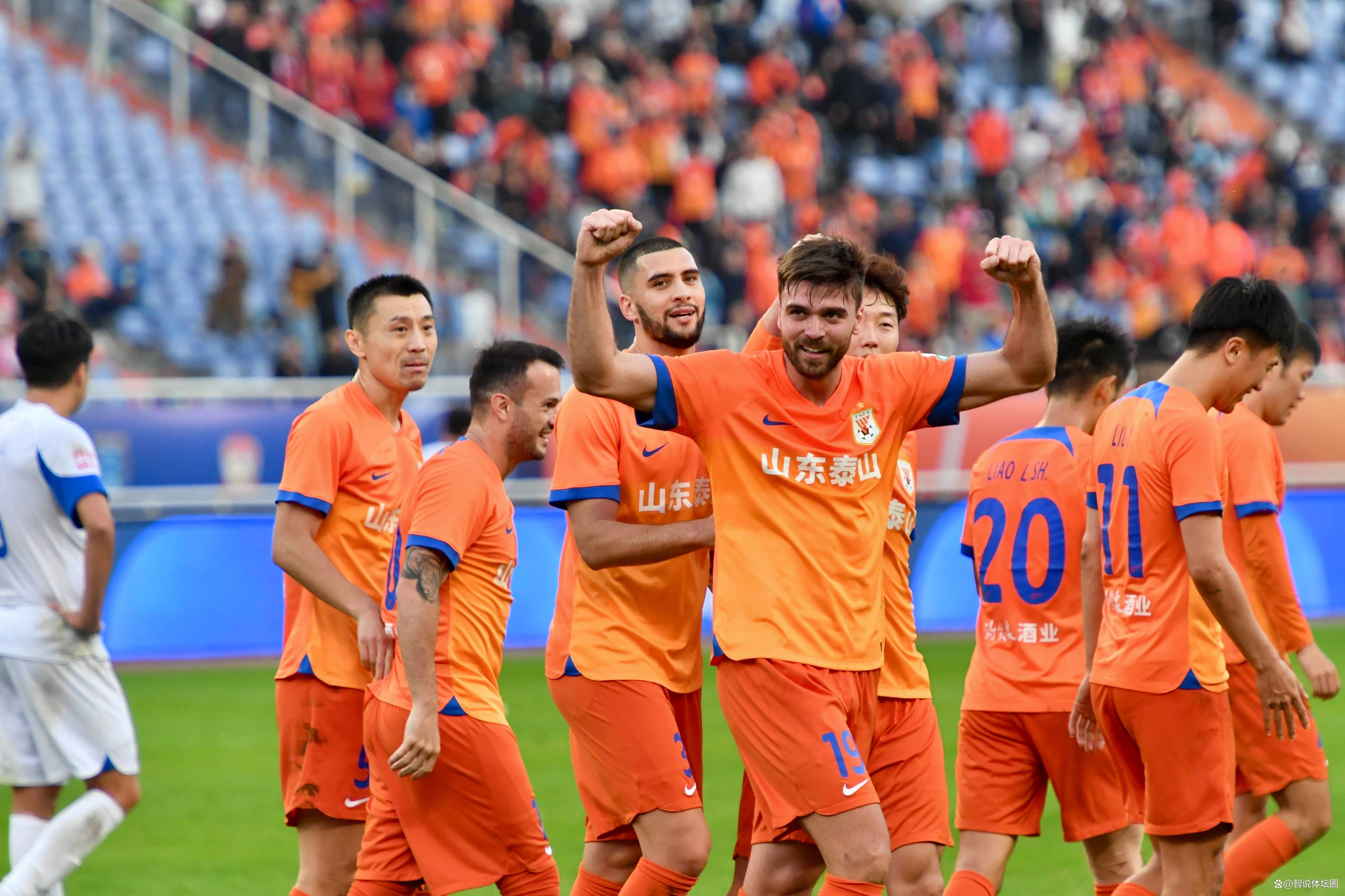 爱游戏竞技-中超球队在比赛中展现出良好的团队协作