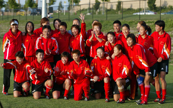 爱游戏新闻-国际足坛豪情侠骨:女足集体奋斗家国大千