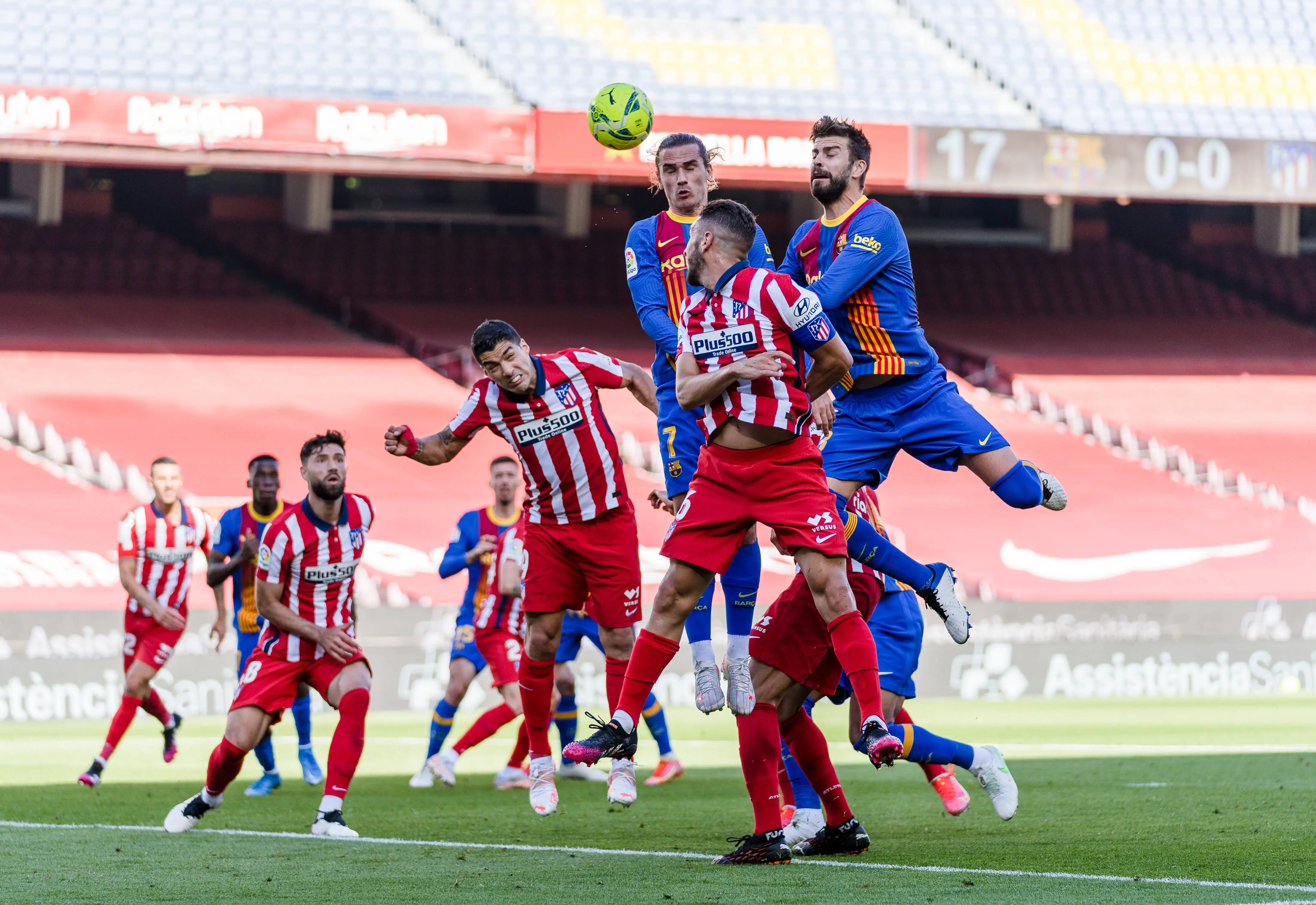 爱游戏官网登录网址-激烈足球对决,场上实力碰撞,胜负悬念让人期待不已!的简单介绍