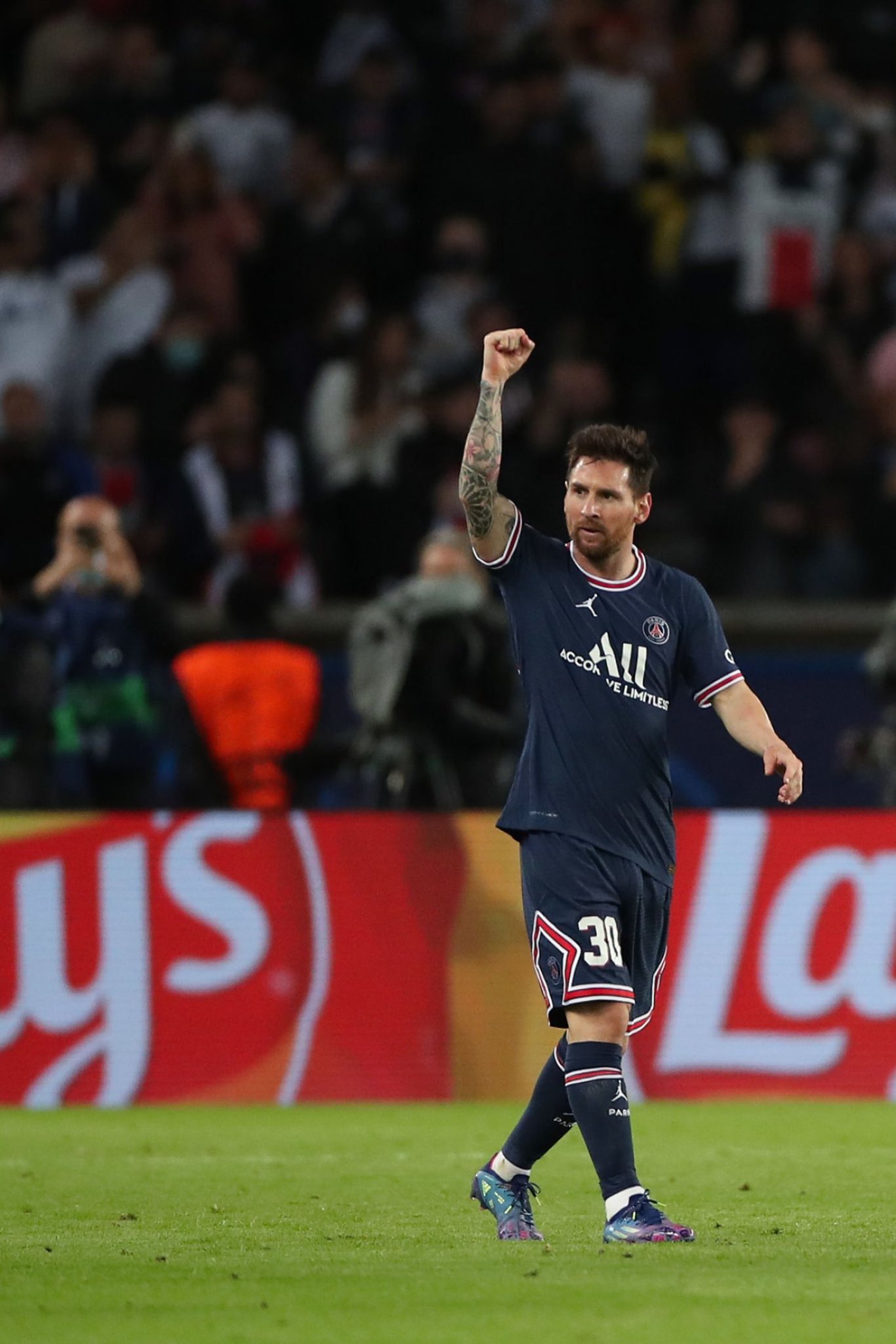 爱游戏官网登录网址-快速反击带领球队取得壮举胜利