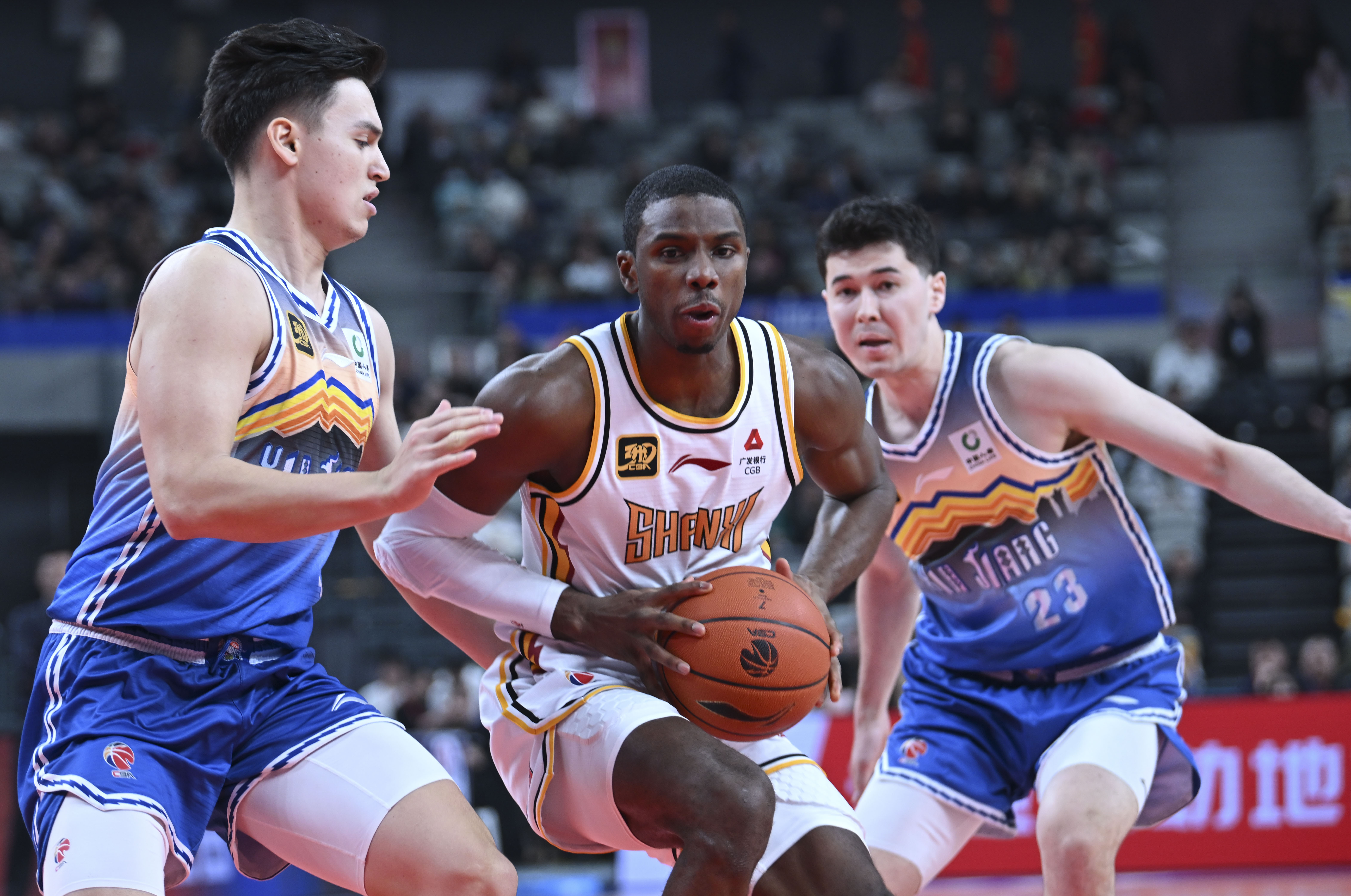 爱游戏课程-篮球赛场上的感人瞬间,情感有温度的简单介绍