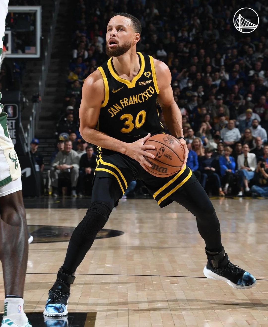 爱游戏入口-雄鹿后卫刷新生涯纪录,表现势如破竹的简单介绍