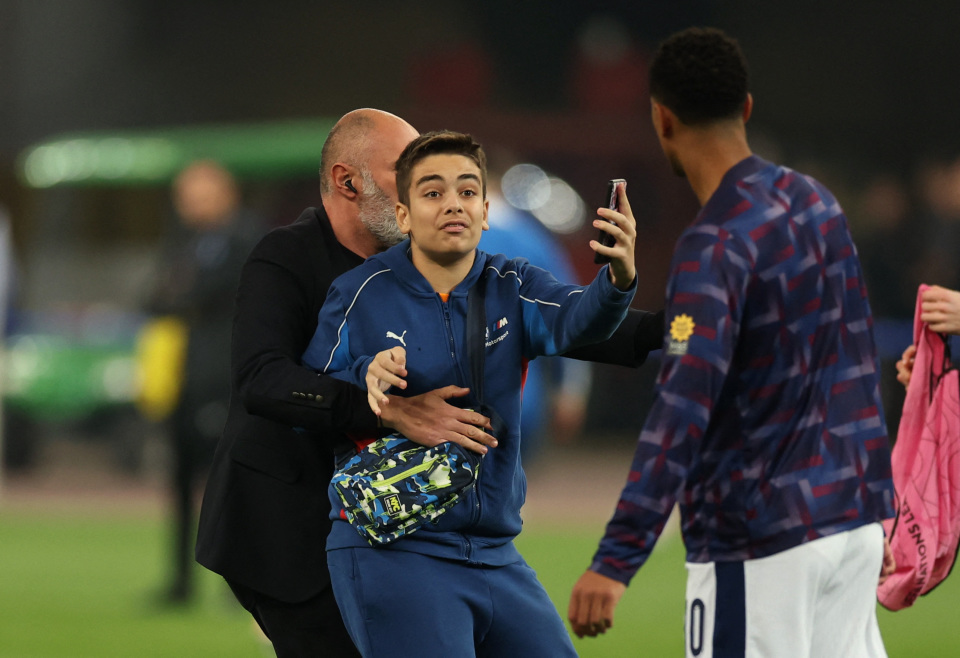 爱游戏官方-一场紧张激烈的比拼引发了球迷的狂热