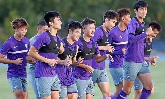 爱游戏网页版登录入口-赛场上看点不断,球员实力激烈较量