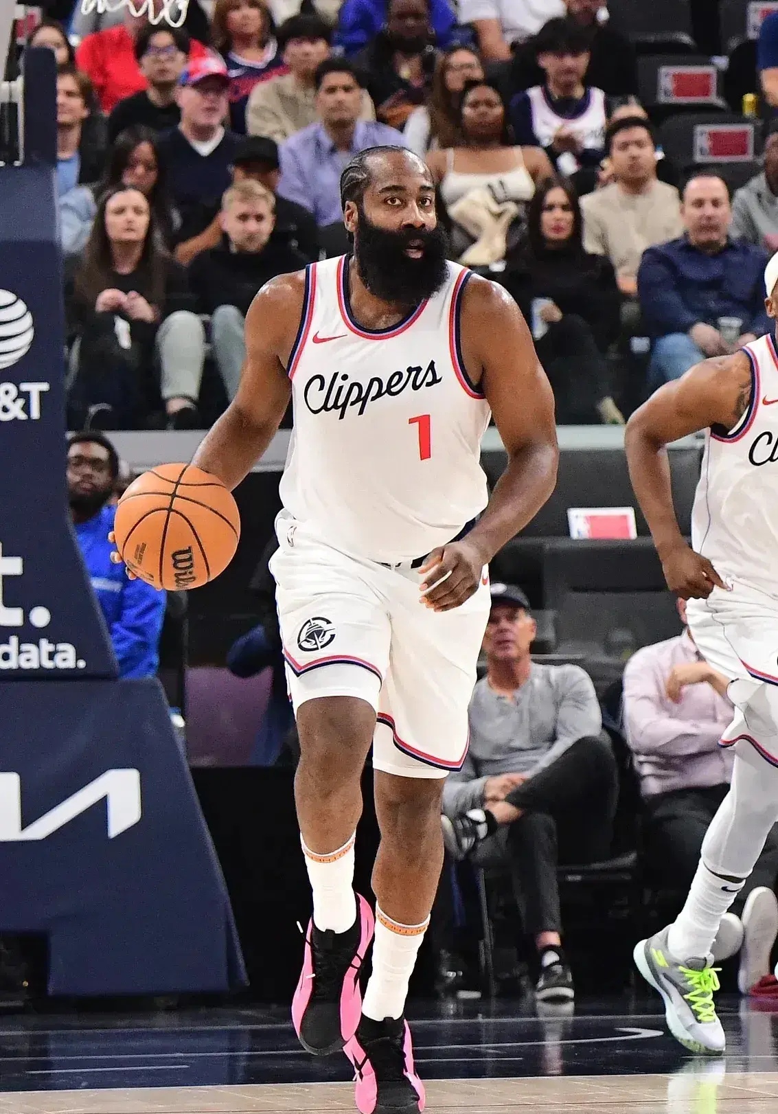 爱游戏平台-关于火箭险胜公牛,哈登29分7助攻的信息