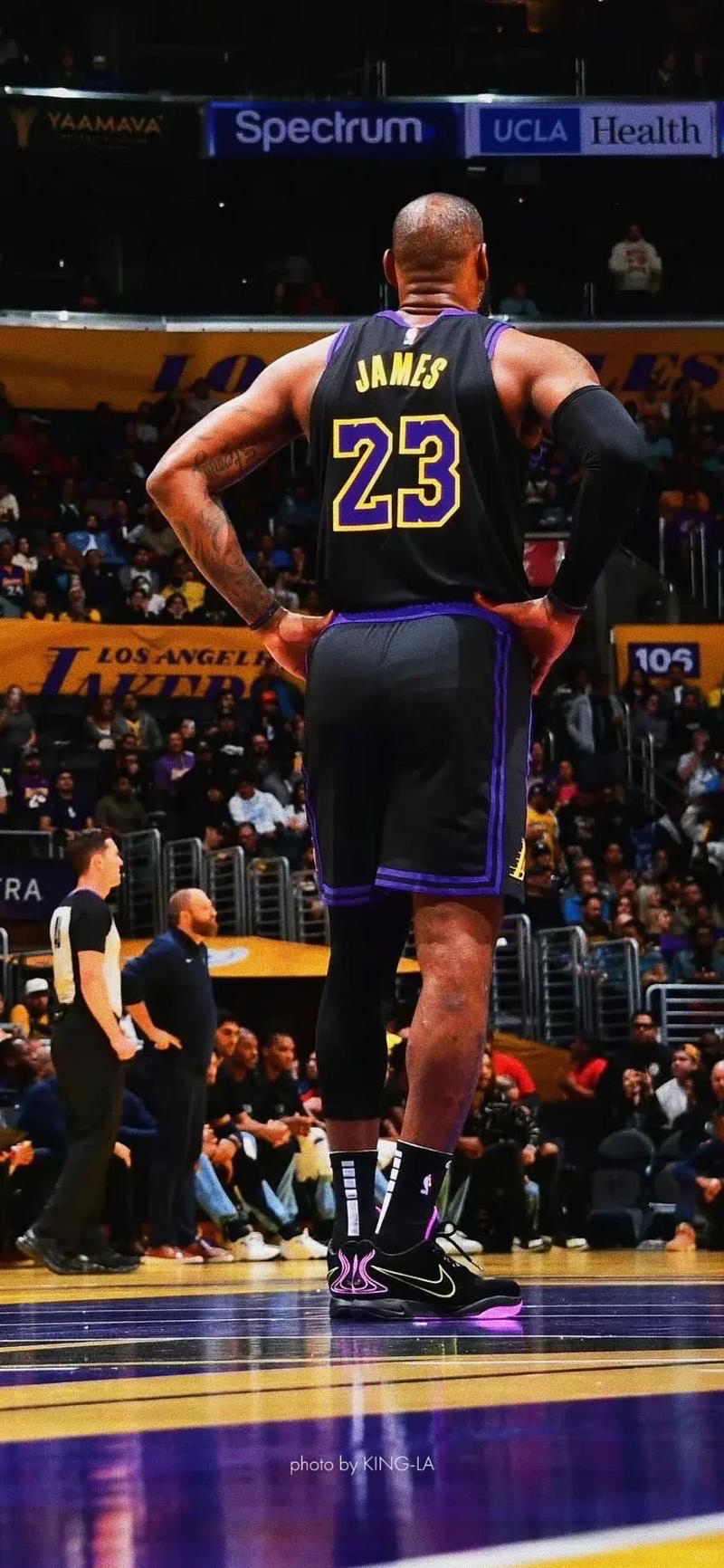 爱游戏竞技-詹姆斯领军湖人奋力夺胜,瞄准总冠军