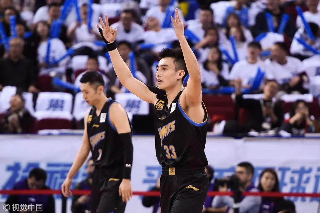 爱游戏在线登录-青海男篮迎来胜利，迈向季后赛